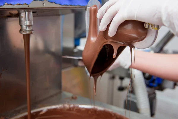 Schokoladenschuh Herstellung Von Milchschokolade Der Bonbonfabrik Süßes Dessert Maschine Zum — Stockfoto