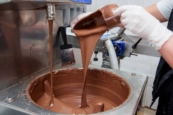 Schokoladenschuh Herstellung Von Milchschokolade Der Bonbonfabrik Süßes Dessert Maschine Zum — Stockfoto