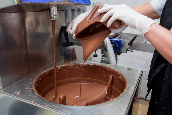 Schokoladenschuh Herstellung Von Milchschokolade Der Bonbonfabrik Süßes Dessert Maschine Zum — Stockfoto