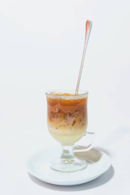 Soğuk Americano. Güzel kahve servisi. Buz ile alkolsüz kahve içeceği.