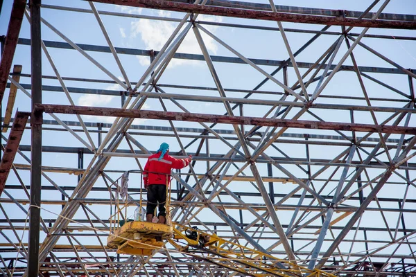 Man Crane Scaffolding Building Metal Frame Storey Building — Stock Photo, Image