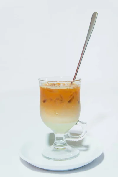 Einen Kalten Kaffee Latte Netter Kaffeeservice Alkoholfreies Kaffeegetränk Mit Eis — Stockfoto