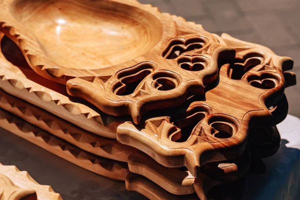Деревянная Посуда Казахским Национальным Орнаментом Посуда Дерева Прогулка Улице Арбат — стоковое фото