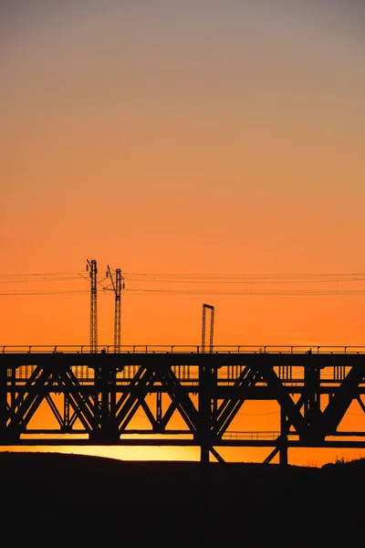 Puente Ferroviario Kazajstán Tren Carga Fondo Una Puesta Sol Naranja —  Fotos de Stock