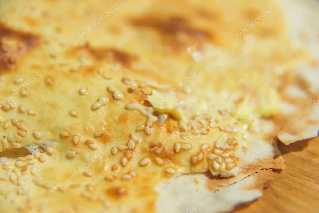 Tortilla turca brillante con sésamo. Producto nacional de harina turca