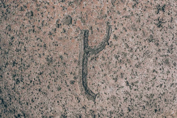 Знак Вирізаний Камені Літера Алфавіту Граніті Кам Яна Гравюра — стокове фото