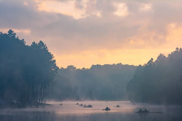 Crepúsculo Cielo Sobre Lago Mañana Con Niebla — Foto de Stock