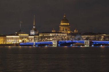 Admiralty ve gece Saint Isaacs Katedrali, Saint Petersburg, Rusya