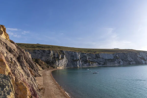 Alun Bay Isle Of Wight genom nålar turistattraktion — Stockfoto