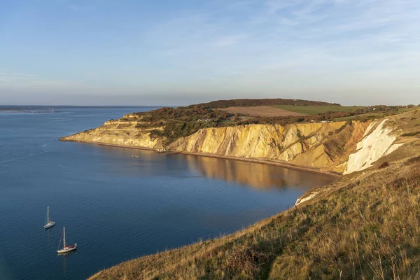 Alum Bay Isle Of Wight door de naalden toeristische attractie — Stockfoto