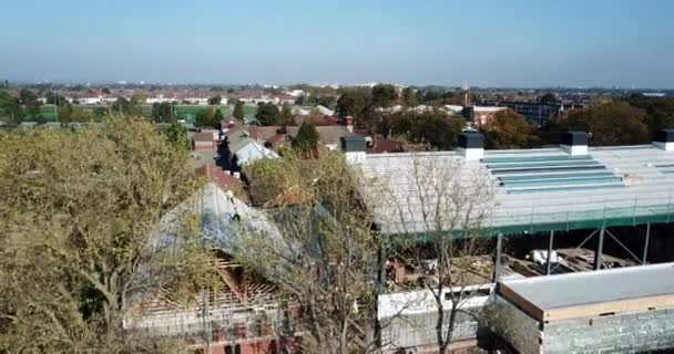 Flygfoto över en byggarbetsplats i en skola i östra London, Uk — Stockvideo