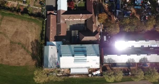 Vista aérea de una obra de construcción de una escuela en el este de Londres, Reino Unido — Vídeos de Stock