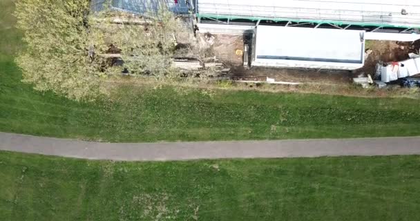 東のロンドン、イギリスの学校の建設現場の空撮 — ストック動画