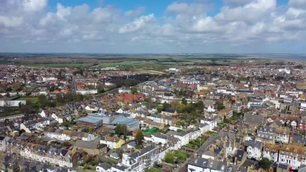 Вид с воздуха на город Дил, Сделка, Кент, Великобритания — стоковое видео