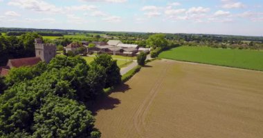 Ve eski İngiliz St Mary Magdalene Kilisesi havadan görünümü, Stockbury Parish, Sittingbourne yakın