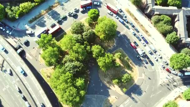 Вид с воздуха на Bricklayers Arms Roundabout Flyover Bermondsey Tower Bridge Road и Old Kent Road, Elephant and Castle, London Bridge, Borough, London, UK — стоковое видео