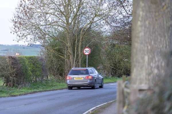 Aspley Guise, Milton Keynes bir araba ile Boş yol