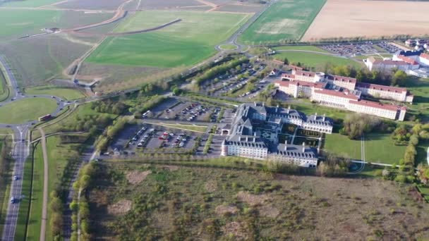 Panoramatický pohled na budovy Magny-le-Hongre — Stock video