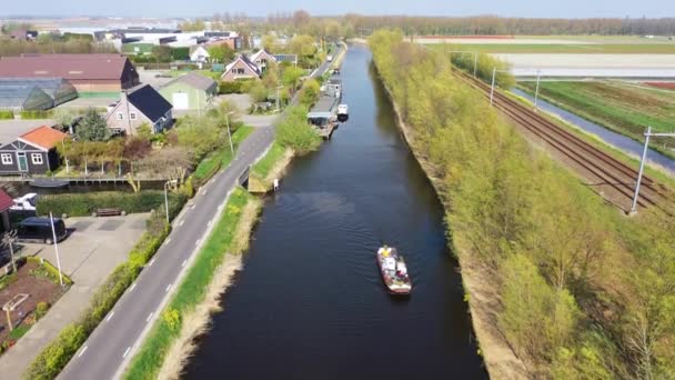 Luchtfoto van een boot in het kanaal, Holland — Stockvideo