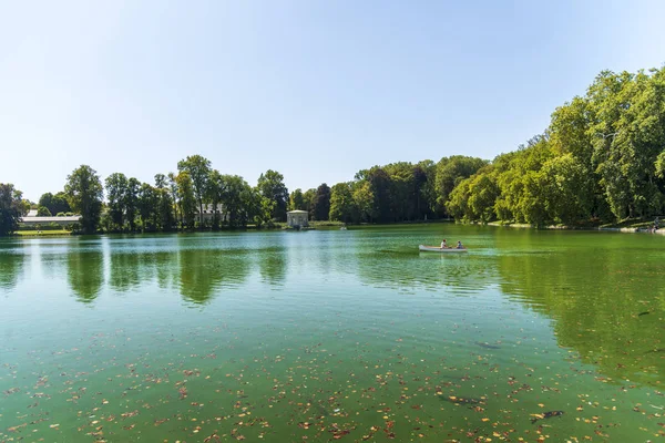 Ortaçağ işareti Kraliyet avcılık kale fontainbleau paris Fransa ve Beyaz Kuğu Gölü yakınlarında