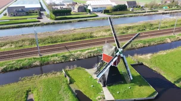 전통적인 네덜란드 풍차, 네덜란드, 네덜란드의 공중 보기 — 비디오