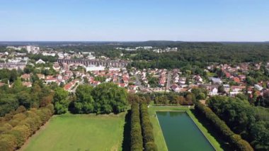 La Butte Montceau havadan görünümü, Fransa