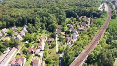 La Butte Montceau havadan görünümü, Fransa