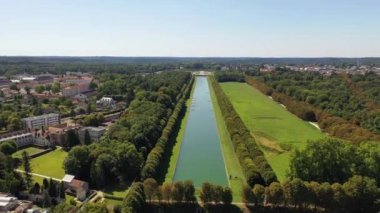 La Butte Montceau havadan görünümü, Fransa
