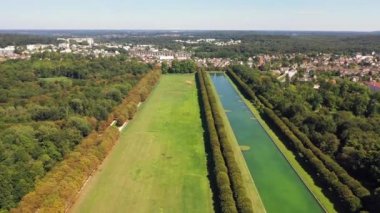 La Butte Montceau havadan görünümü, Fransa