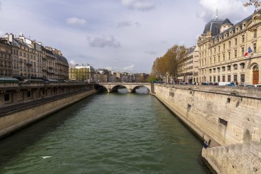 Paris seine Nehri Köprüsü