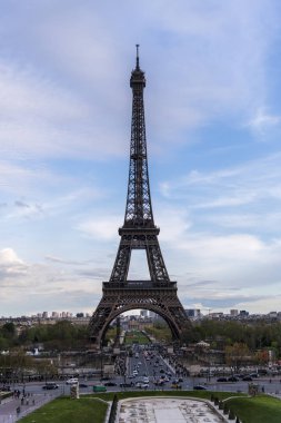 Eyfel Kulesi gece gündüz 2016