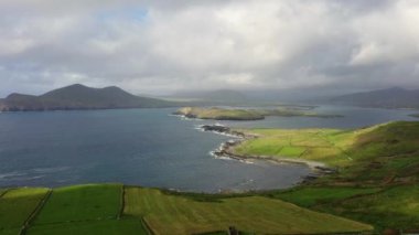 Cromwell Point Valentia Adası Deniz Feneri güzel bir görünüm. Vahşi Atlantik Yolu'nda görülmeye değer yerler. Güneşli yaz gününde Manzara İrlanda countyside, County Kerry, İrlanda.