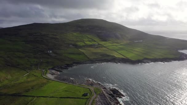 Geokaun mountain and Fogher Cliffs, Isla de Valentia, Irlanda — Vídeo de stock