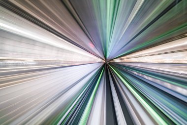 Tokyo, Japonya 'daki tünelin içinde hareket eden tren hareket bulanıklığı