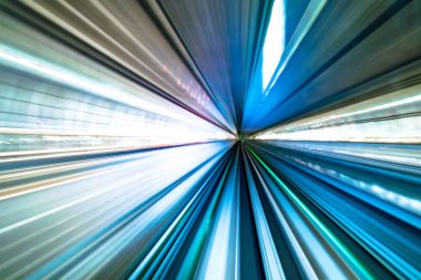 Tokyo, Japonya 'daki tünelin içinde hareket eden tren hareket bulanıklığı