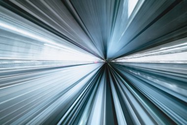 Tokyo, Japonya 'daki tünelin içinde hareket eden tren hareket bulanıklığı