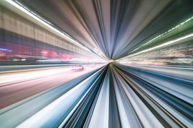 Tokyo, Japonya 'daki tünelin içinde hareket eden tren hareket bulanıklığı