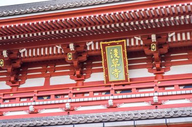 Tokyo, Japonya - 22 Haziran 2018: Sabah görünümünde gezinirseniz Sensoji Tapınağı Tokyo. En eski Tapınağı Tokyo ve Asakusa'da bulunan en önemli Budist tapınaklar.