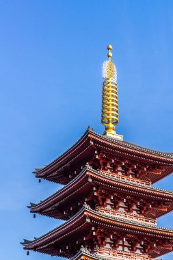 Tokyo, Japonya - 22 Haziran 2018: Sabah görünümünde gezinirseniz Sensoji Tapınağı Tokyo. En eski Tapınağı Tokyo ve Asakusa'da bulunan en önemli Budist tapınaklar.