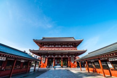Tokyo, Japonya - 22 Haziran 2018: Sabah görünümünde gezinirseniz Sensoji Tapınağı Tokyo. En eski Tapınağı Tokyo ve Asakusa'da bulunan en önemli Budist tapınaklar.