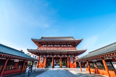 Tokyo, Japonya - 22 Haziran 2018: Sabah görünümünde gezinirseniz Sensoji Tapınağı Tokyo. En eski Tapınağı Tokyo ve Asakusa'da bulunan en önemli Budist tapınaklar.