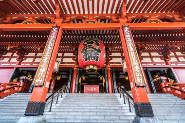 Tokyo, Japonya - 22 Haziran 2018: Sabah görünümünde gezinirseniz Sensoji Tapınağı Tokyo. En eski Tapınağı Tokyo ve Asakusa'da bulunan en önemli Budist tapınaklar.