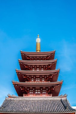 Tokyo, Japonya - 22 Haziran 2018: Sabah görünümünde gezinirseniz Sensoji Tapınağı Tokyo. En eski Tapınağı Tokyo ve Asakusa'da bulunan en önemli Budist tapınaklar.