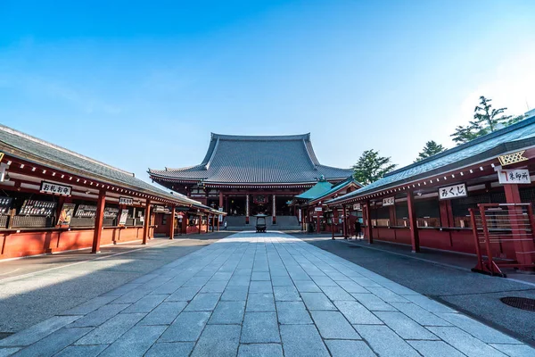 日本东京 2018年6月22日 东京浅草寺寺附近的晨景 东京最古老的寺庙和位于浅草的最重要的佛教寺庙 — 图库照片