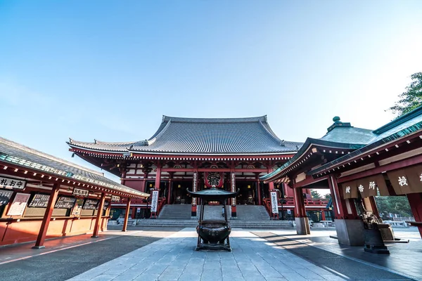 日本东京 2018年6月22日 东京浅草寺寺附近的晨景 东京最古老的寺庙和位于浅草的最重要的佛教寺庙 — 图库照片