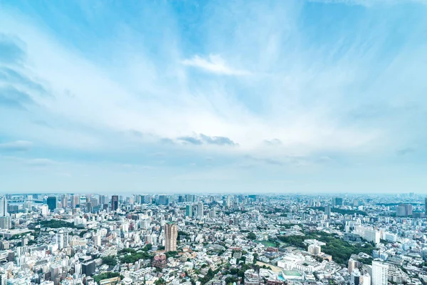 亚洲商业概念房地产和企业建设 全景现代城市天际鸟瞰鸟瞰蓝天在六本木山 — 图库照片