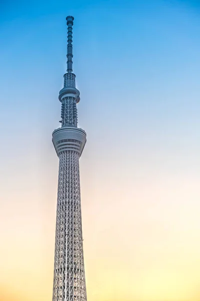 日本东京 2018年6月22日 日本东京 Skytree 大厦与蓝天和日落的一部分 — 图库照片