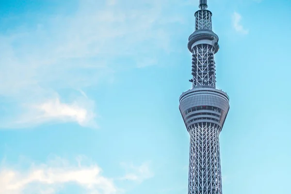 日本东京 2018年6月22日 日本东京 Skytree 大厦与蓝天和日落的一部分 — 图库照片