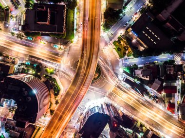 Gece bakışı Taipei, Tayvan uçak kullanmak trafik daire havadan görünümü - Rating kavramı görüntü, gongguan trafik daire kuşlar.