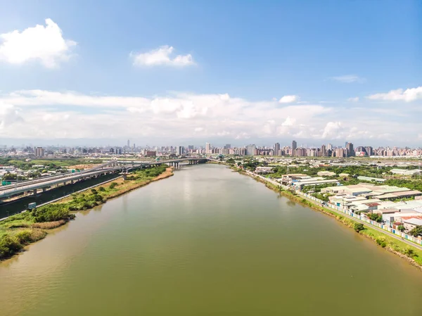 Shezi Köprüsü - Taipei, Tayvan landmark güzel aydınlatmalı day, hava Fotoğrafçılık Taipei, Tayvan.